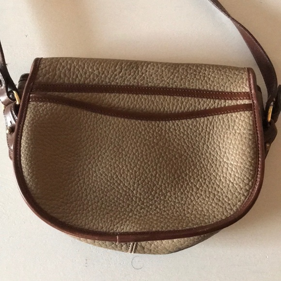 ❤️... Dooney & Bourke Pebble Leather Tan Vintage Crossbody Bag - Picture 2 of 4